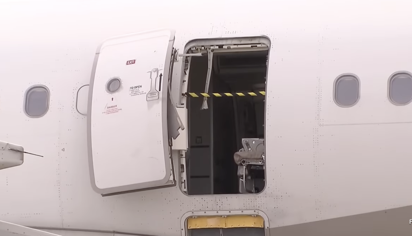 Passenger opens Asiana Airlines plane door as it lands Jarastyle travel